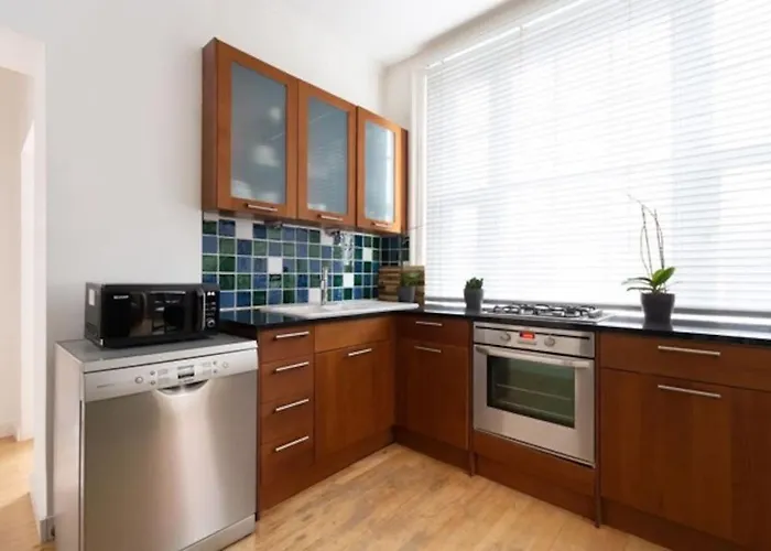 Cool Holland Park Apt Near Park