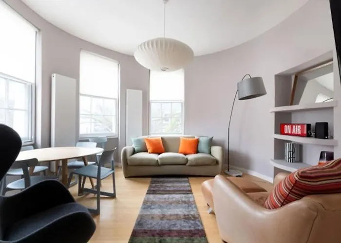 Cool Holland Park Apt Near Park