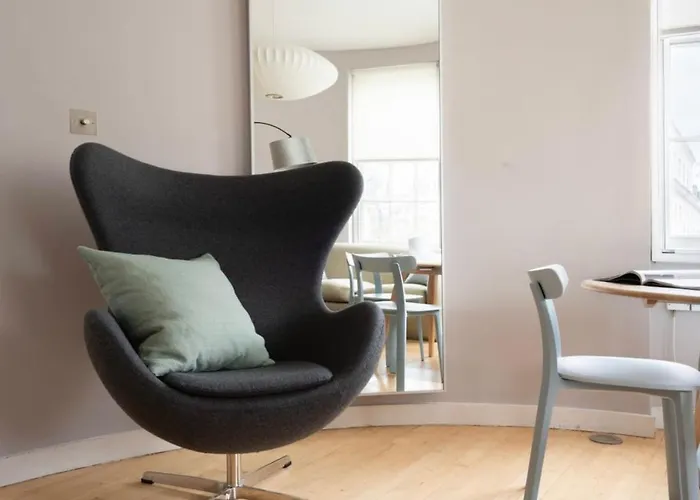 Cool Holland Park Apt Near Park