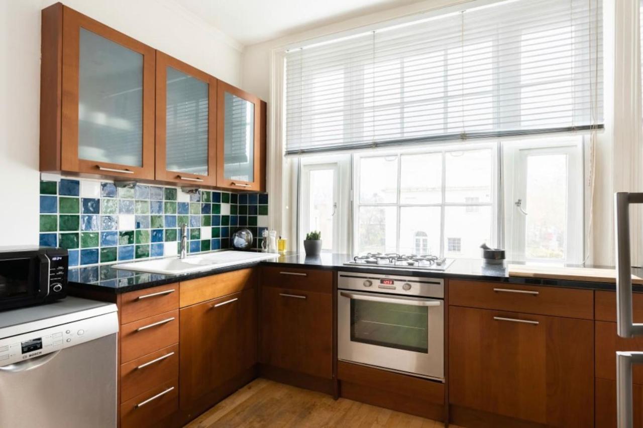 Cool Holland Park Near Park Apartment *